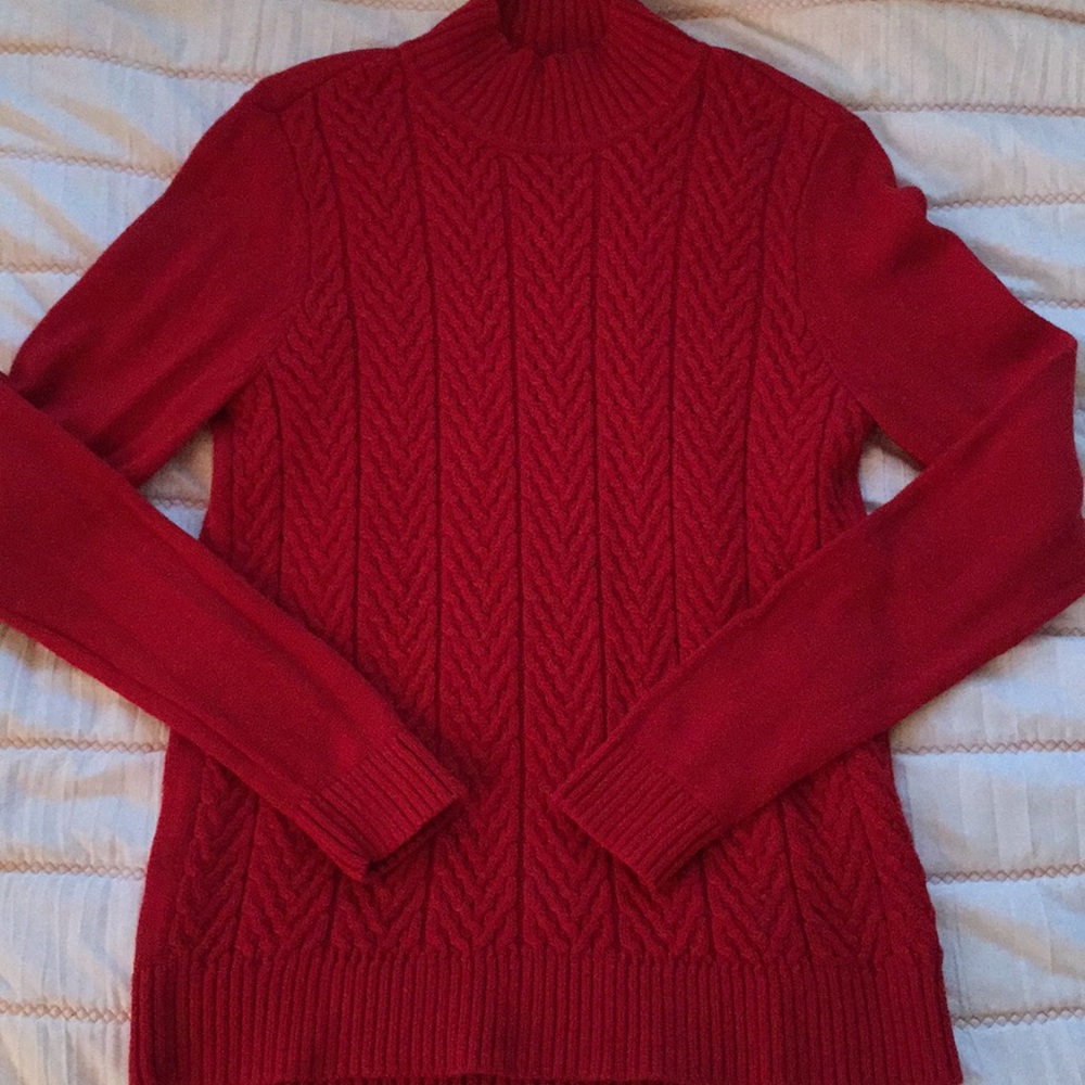 Turtle neck knit sweater